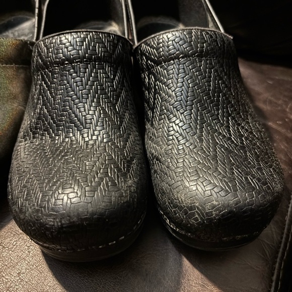 Bundle size 41 Black and Iridescent Clogs Nursing Shoes *Worn Condition - Picture 4 of 10